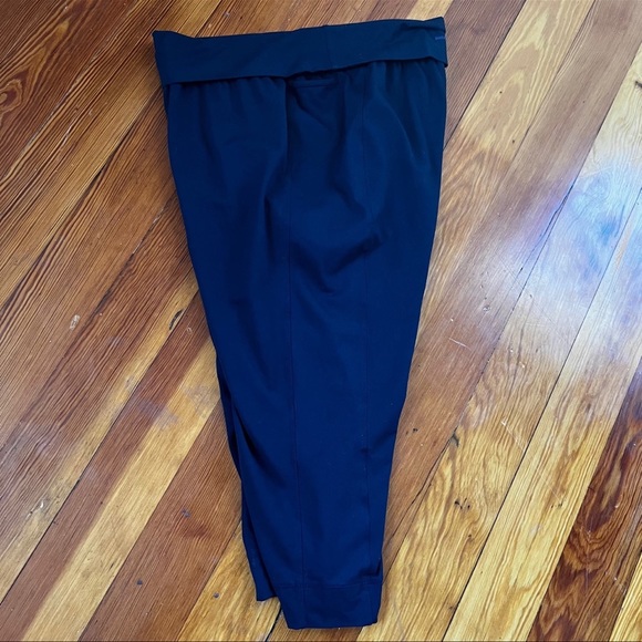 Patagonia Women's Trail Beta Capri Leggings Navy Size Small - Picture 3 of 10